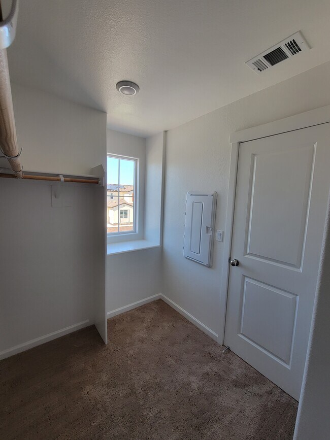 Closet - 5592 Trinity Lakes Ln