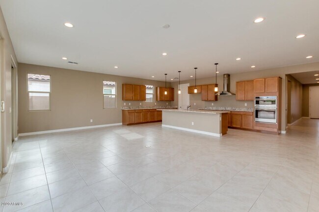 Foto del edificio - 17695 W Buchanan St