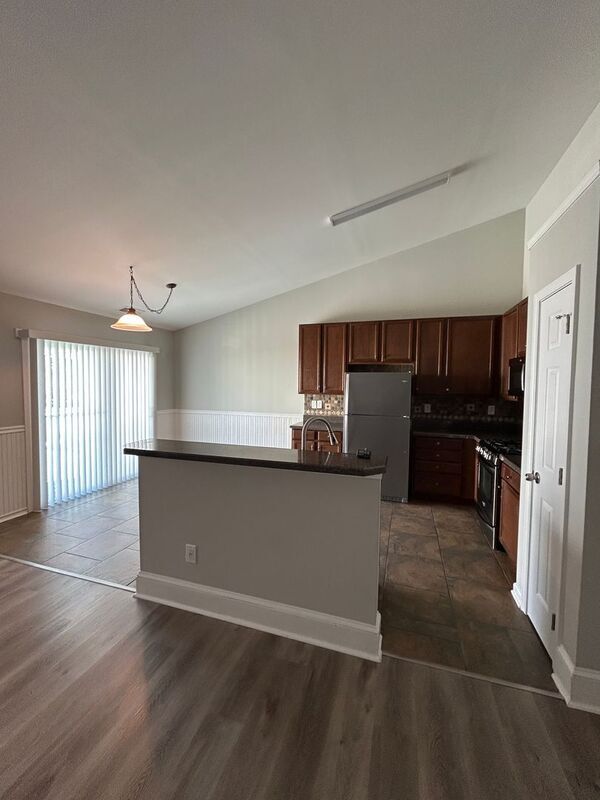 Foto del edificio - 2945 Deep Cove Dr NW