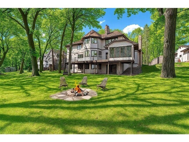 Foto del edificio - 5720 Oakview Ln N
