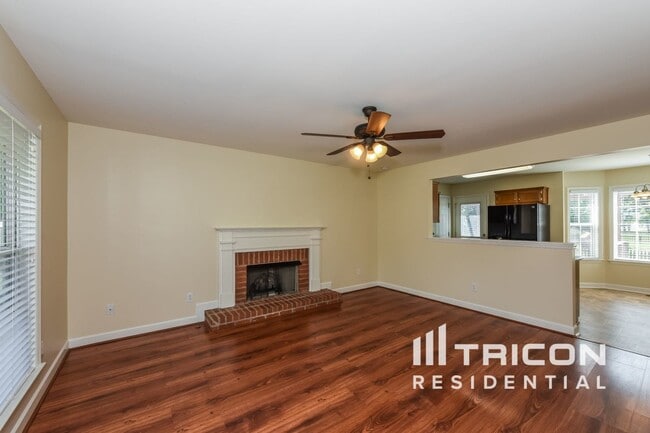 Building Photo - 2933 Mercer Ln
