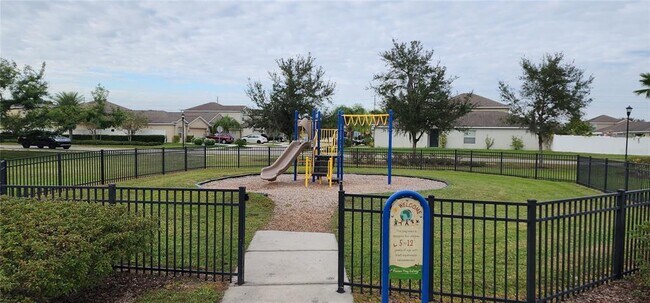 Building Photo - 2014 Hawks View Dr
