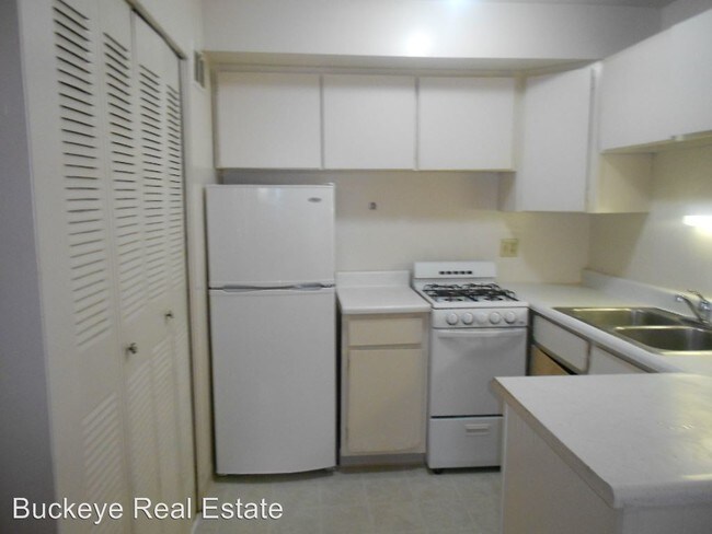 Building Photo - 773 Riverview Dr