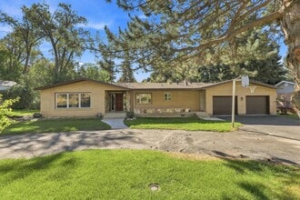 Building Photo - 650 Canyon Rd