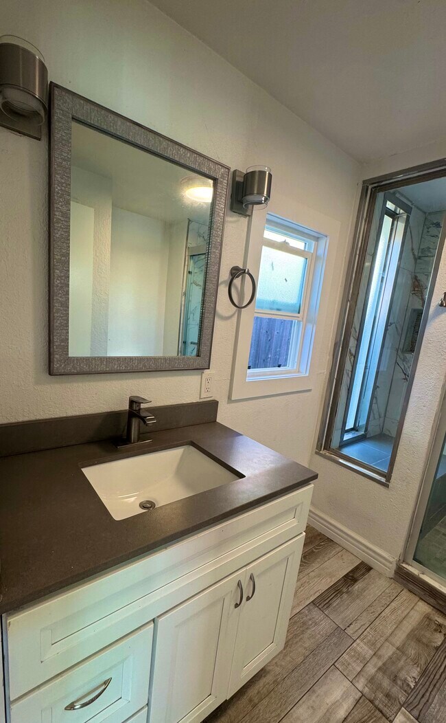 LAVABO/BAÑO - 5523 San Pablo Dam Rd