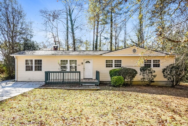 Building Photo - 1165 Wisteria Dr SW