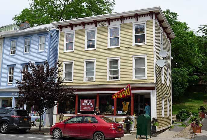 Primary Photo - 390 Main St