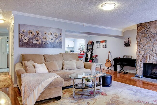 Foto del edificio - 6468 E Bates Ave