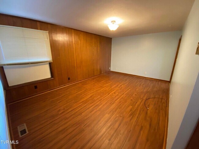 Building Photo - 1613 F St