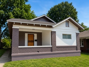 Building Photo - 672 E Davant Ave