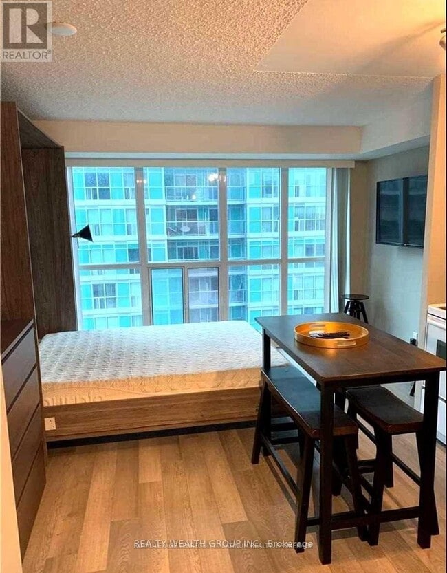 Photo du bâtiment - 50 Town Centre Court