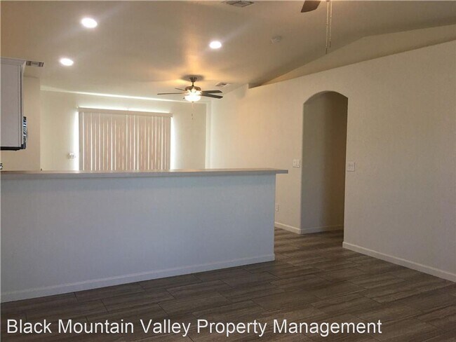 Building Photo - 3 br, 2 bath House - 5085 S. Jacaranda Pl.