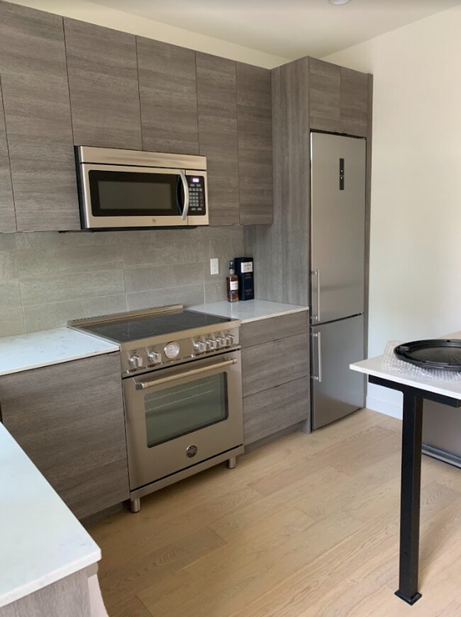 Building Photo - Modern 3B/2Ba Light & Bright Ballard Townhome!