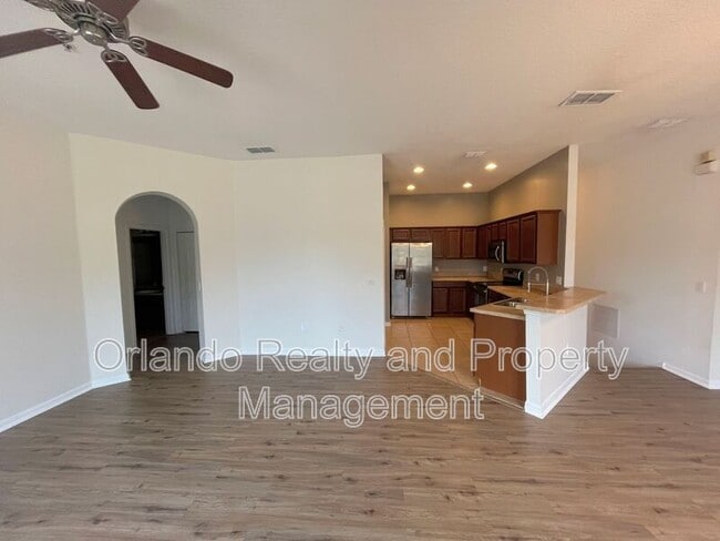 Building Photo - 6410 S Goldenrod Rd