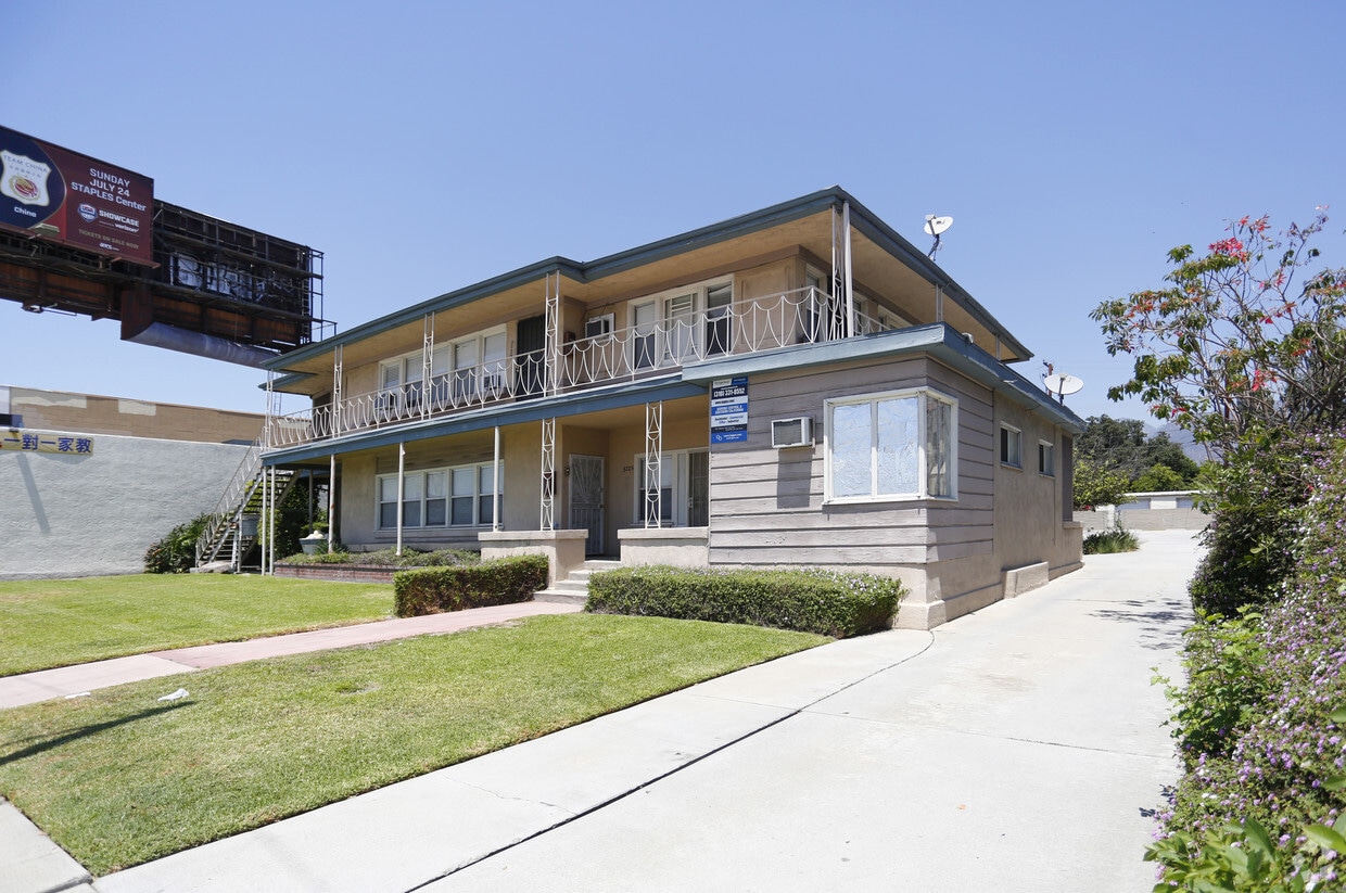 Building - 3721-3723 Huntington Dr