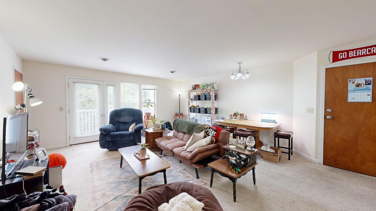 Photo - Walk to UC & UC Medical | 1BR/2BR Apartments