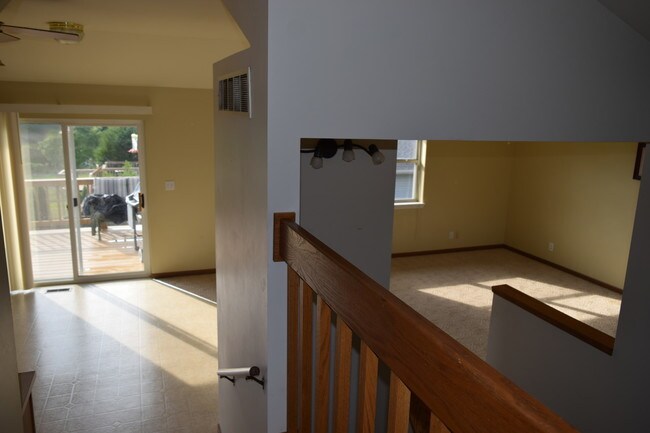 Building Photo - 412 Parkview Dr
