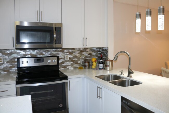 Foto del edificio - 7142  Golf Colony Court 206