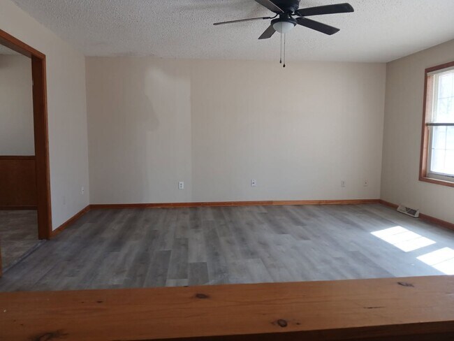 Foto del edificio - 3 bdrm, 2.5 bath, 2 car garage House For Rent