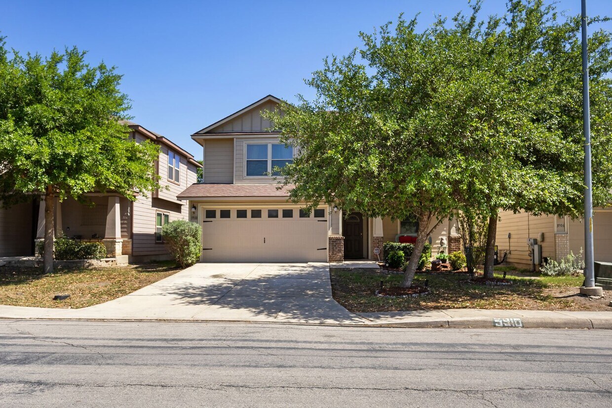 Foto principal - 4 Bedroom/3.5 Bath Northeast Crossing Subd...
