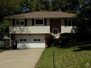 Building Photo - 6012 Fleetwood Dr