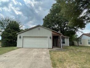 Building Photo - 7177 Stonegate Blvd