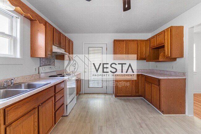 Foto del edificio - 303 Tarheel Dr