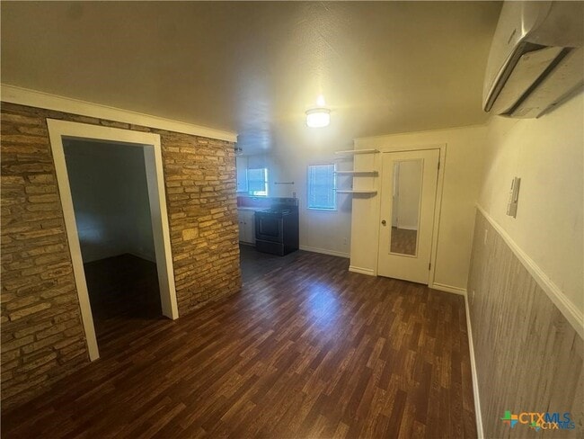 Building Photo - 1511 Old Ranch Rd 12