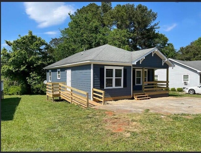 Building Photo - 73 Polar Rock Rd SW