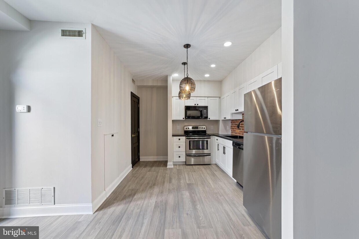 1005 Waverly St, Philadelphia, PA 19147 Townhome Rentals in