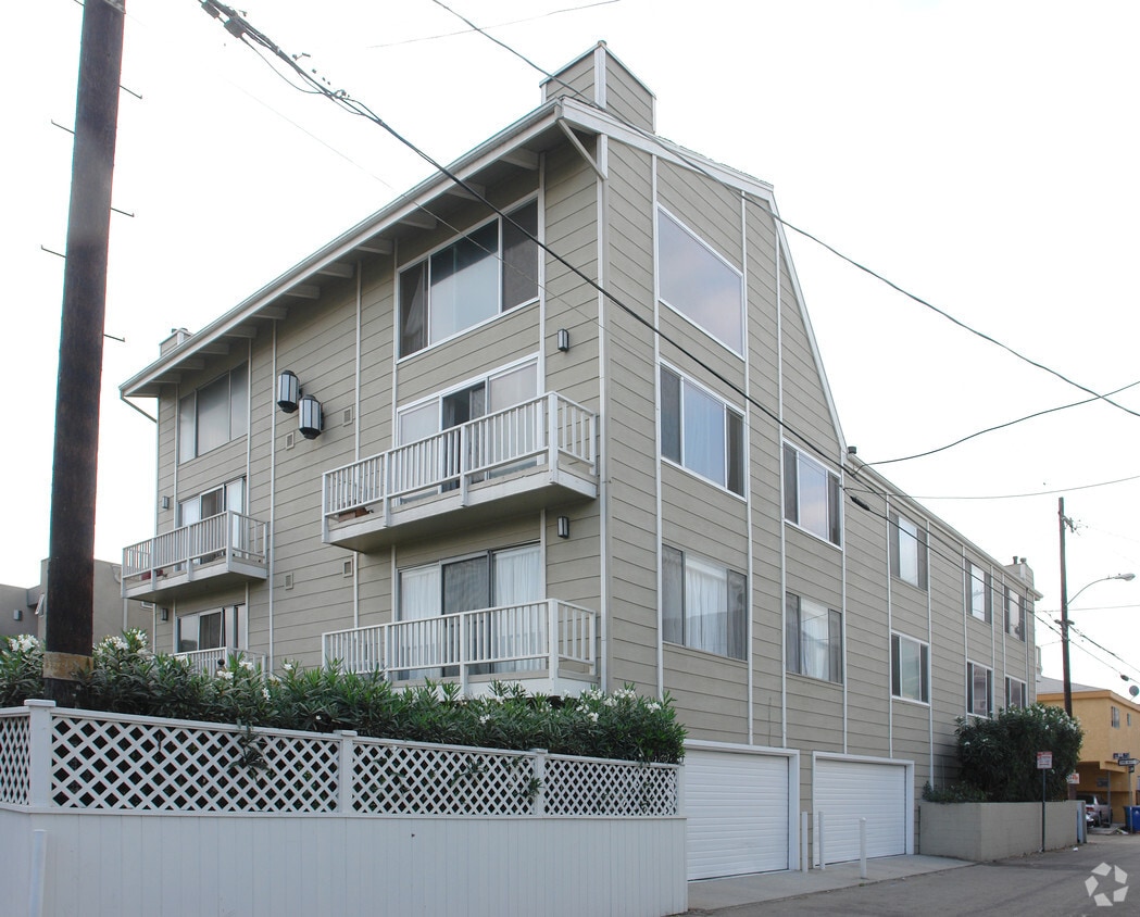 Primary Photo - 10 19th Ave