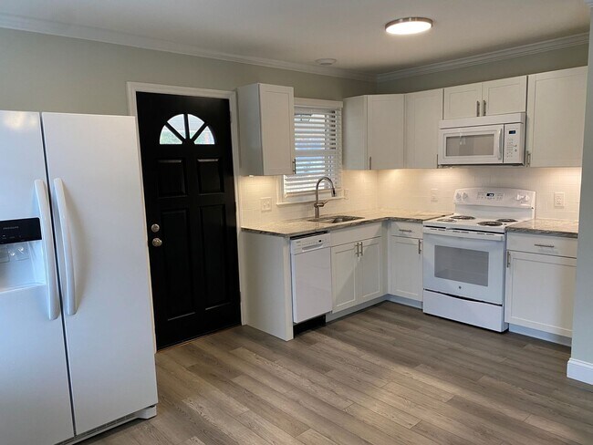 Building Photo - 104 Secrest Ave