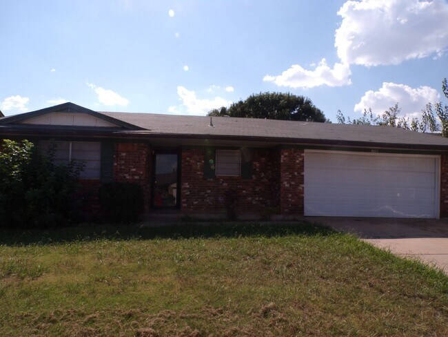 Building Photo - Great home located in Parklane