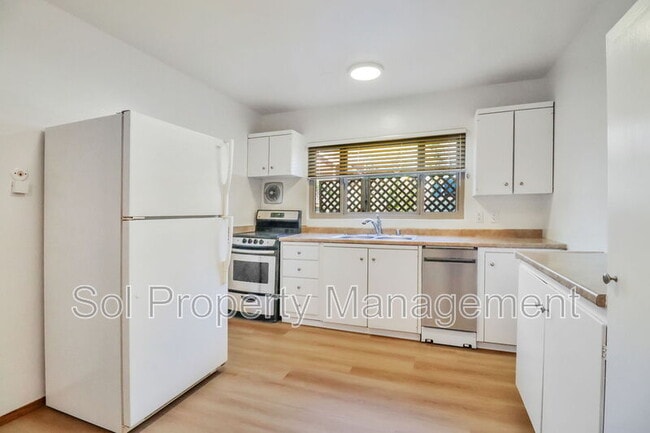 Building Photo - 5 Treanor St