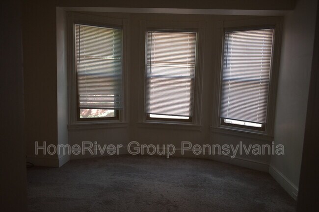 Building Photo - 437 W Chestnut St