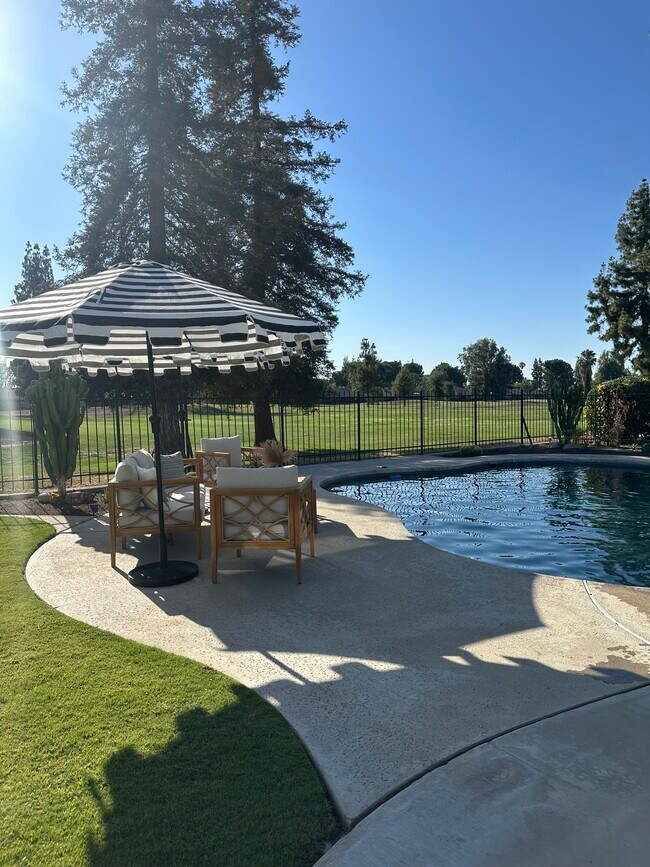 Foto del edificio - 6504 Landfair Dr