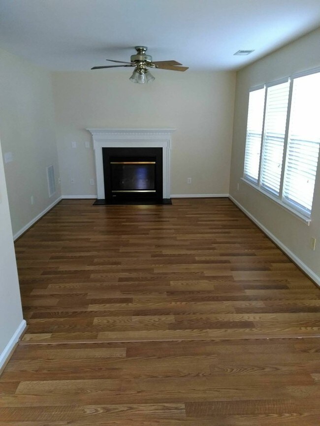 Foto del edificio - 114 Brewster Ct