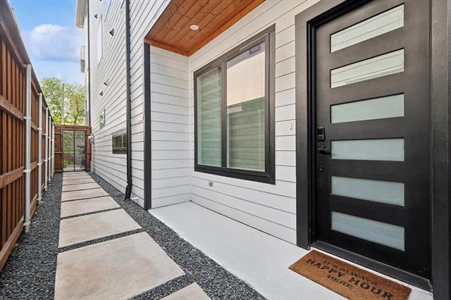 Building Photo - 2433 Vagas St