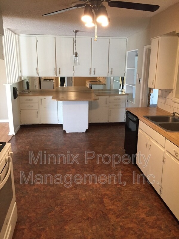 Building Photo - 210 N Glenwood Dr