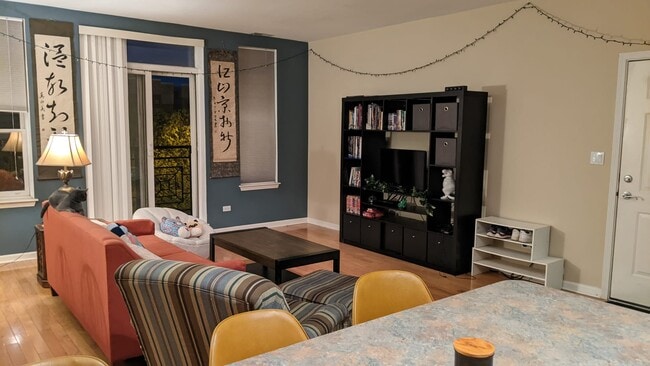 Furnished living room - 1422 S Halsted St