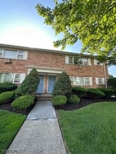 Building Photo - 3- 22 Virginia Dr