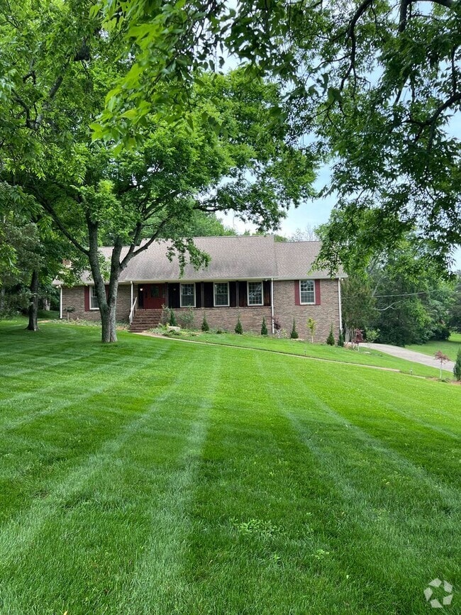 Building Photo - 818 Curtis Dr