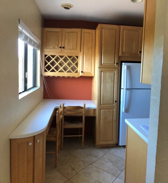 Building Photo - Great 2 bedroom condo, all utilities included, walking distance to Naval Postgraduate School and MPC