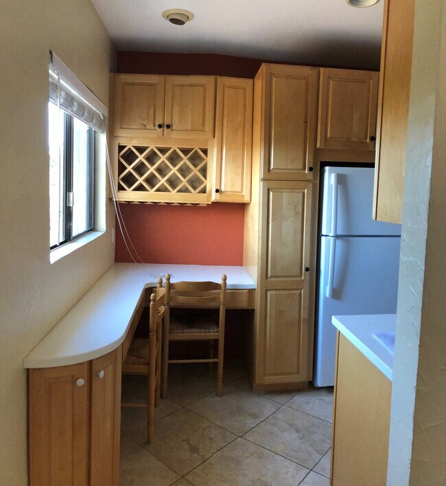 Foto del edificio - Great 2 bedroom condo, all utilities included, walking distance to Naval Postgraduate School and MPC