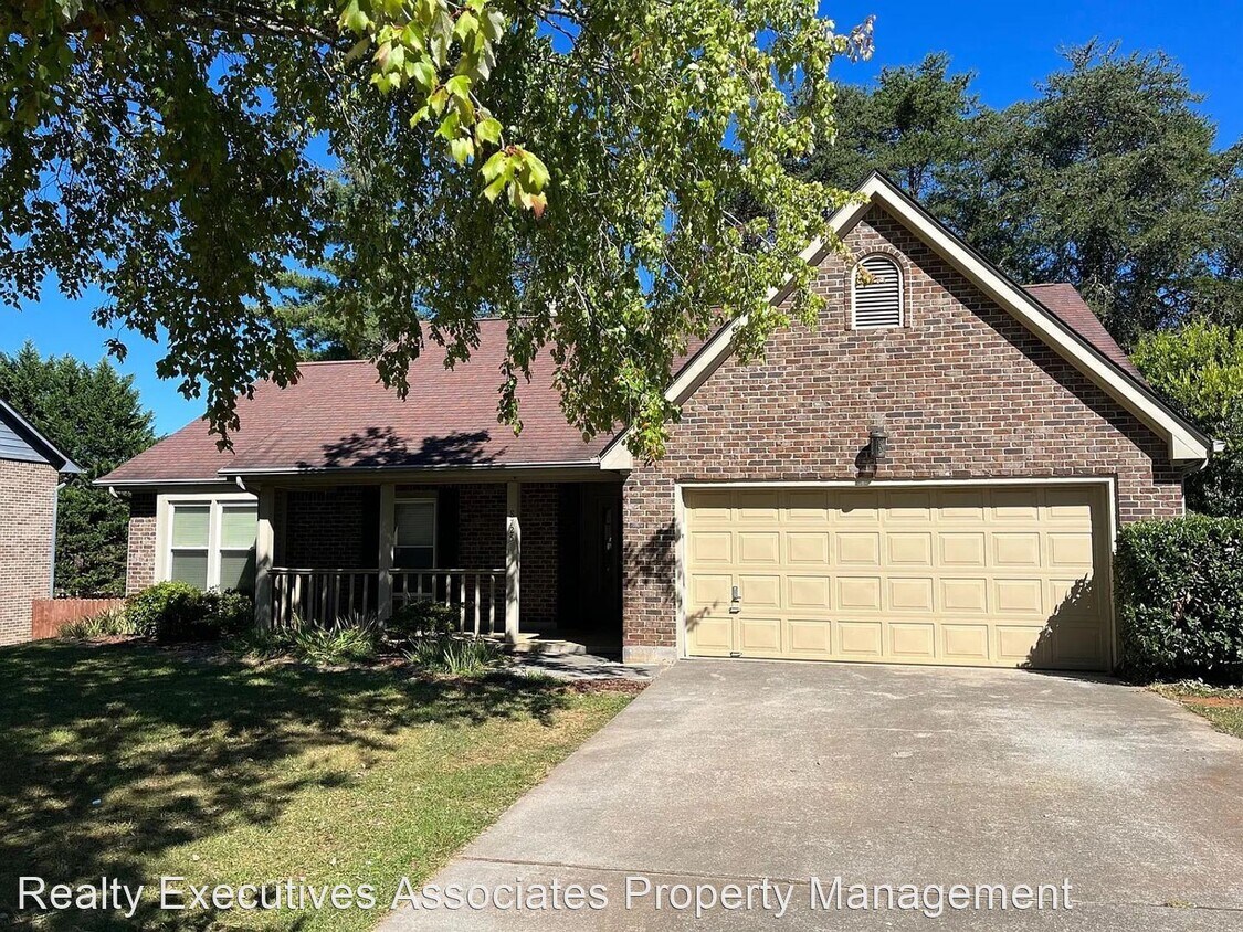 3 br, 2 bath House 8725 Shoreham Blvd House for Rent in Knoxville