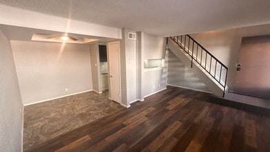 Building Photo - 2212 E 66th Pl