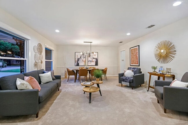 Building Photo - 6207 Shoal Creek Dr W