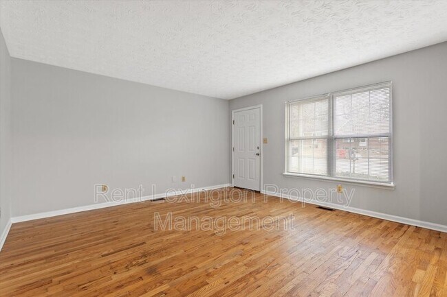 Building Photo - 529 Bell Place Dr