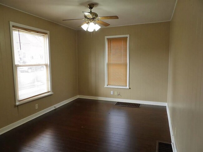 Foto del edificio - FOR RENT NOW