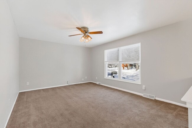 Building Photo - Quiet Cul-de-Sac Home with Bonus Room & Big Backyard!